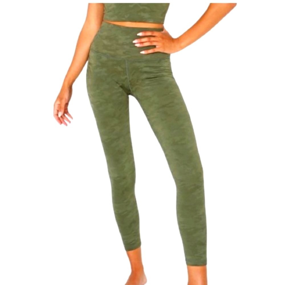 ✨$115✨Beyond Yoga High Waisted Midi Legging Eden Green Camo Jacquard Size Medium